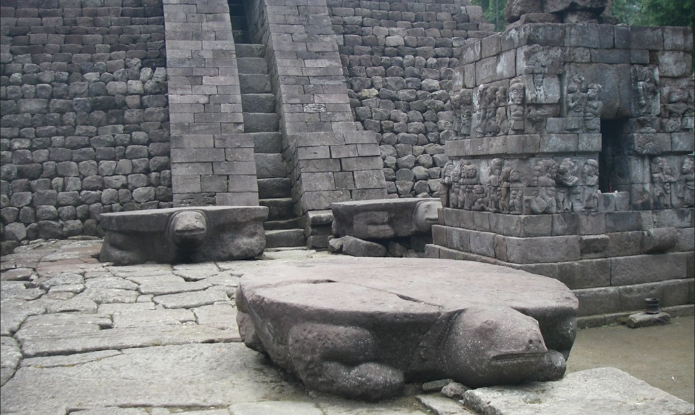 The Mysteries of the Sukuh Temple on Mount Lawu in Java that looks like a Mayan pyramid 4