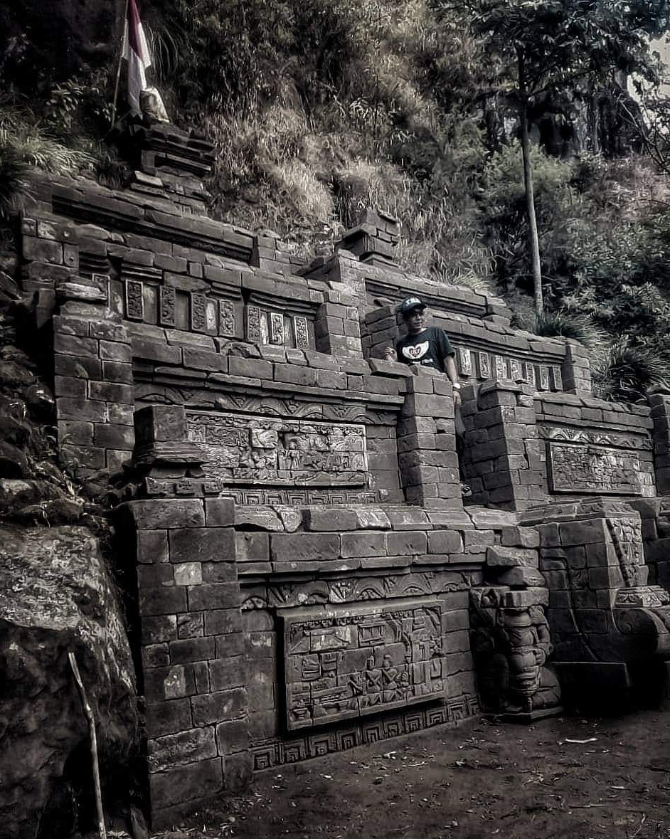 The sacred spring in Jolotundo temple (and the mysteries of Mount Penanggungan) 5