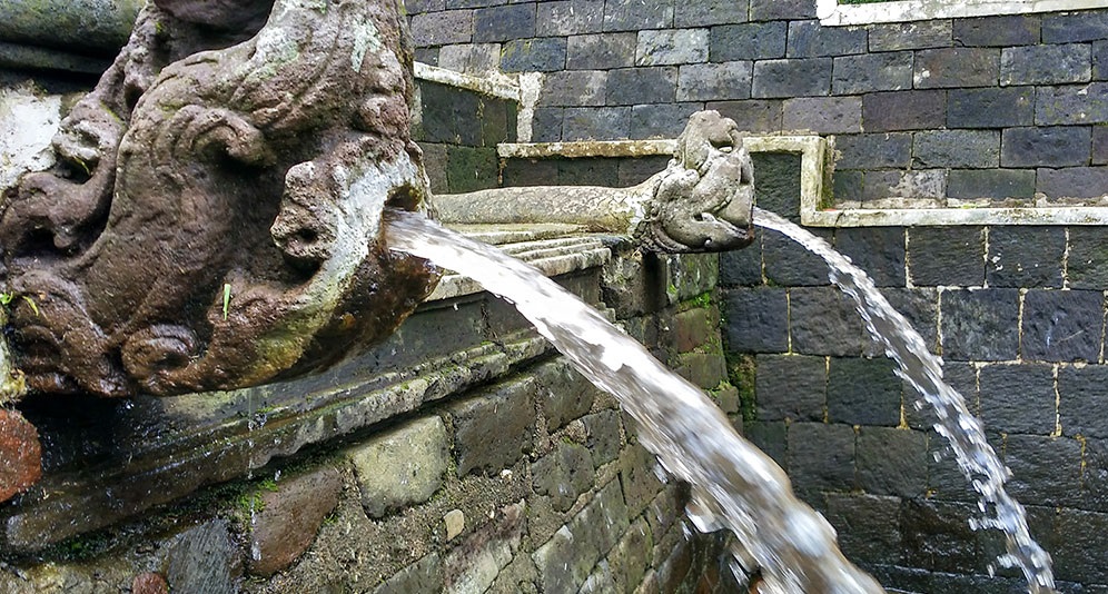 The sacred spring in Jolotundo temple (and the mysteries of Mount Penanggungan) 2