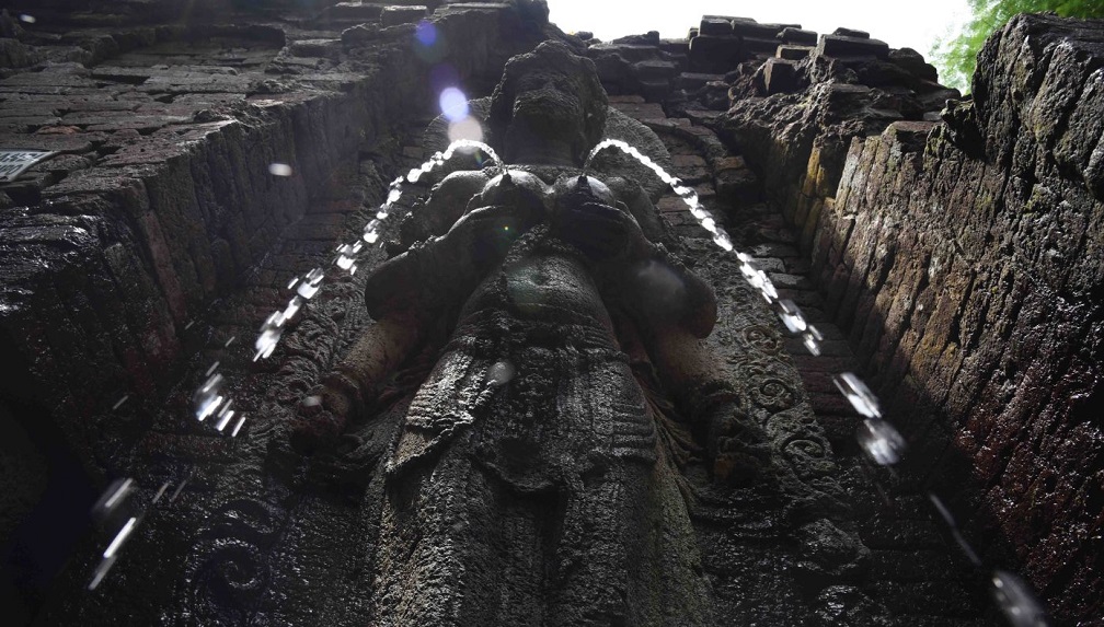 The sacred spring in Jolotundo temple (and the mysteries of Mount Penanggungan) 4