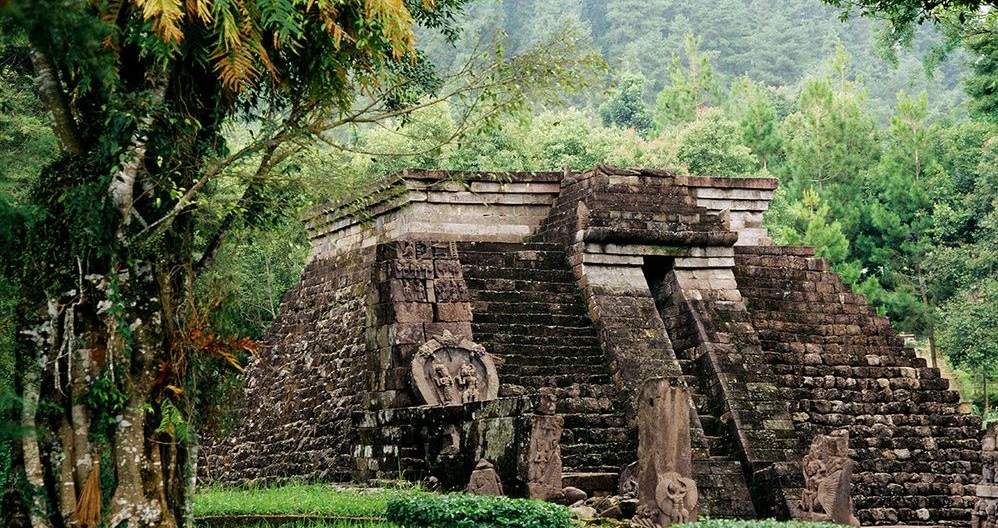 The Mysteries of the Sukuh Temple on Mount Lawu in Java that looks like a Mayan pyramid 1